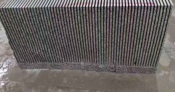 丽水芝麻白毛板荒料切割
