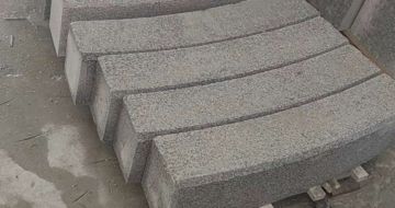 丽水芝麻白弧形路牙石