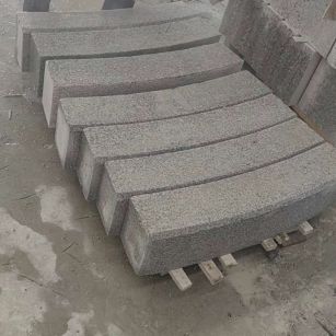 丽水芝麻白弧形路牙石