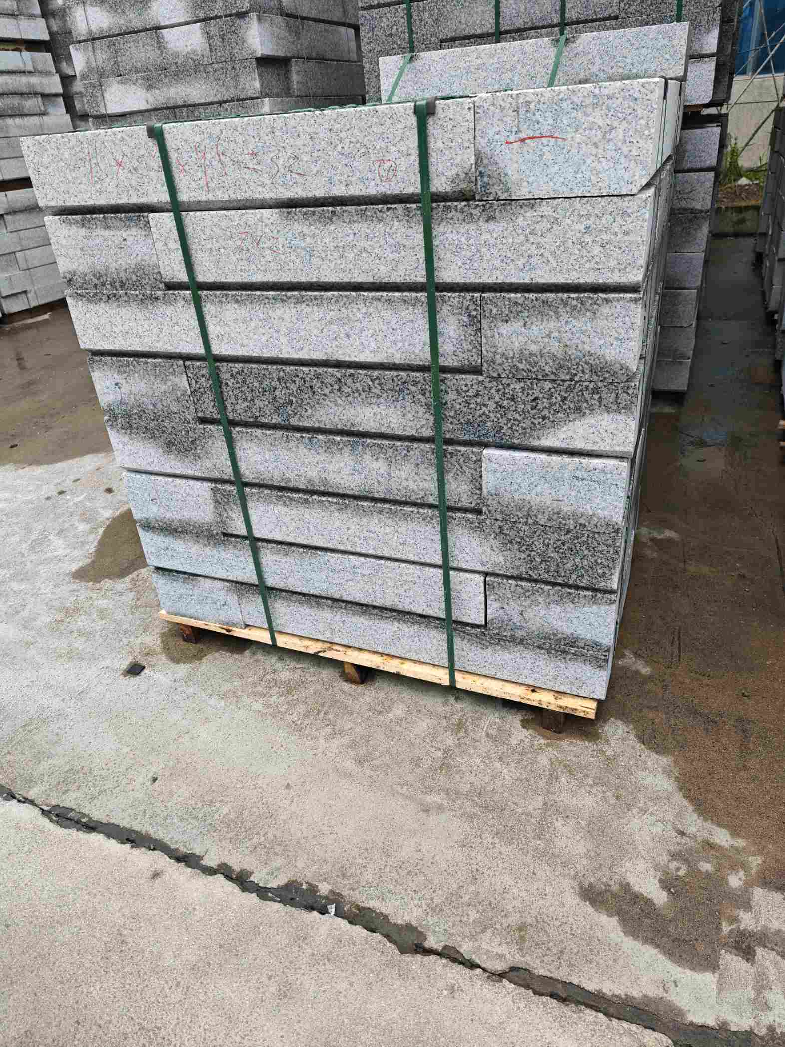 丽水芙蓉白路牙石，马路牙子